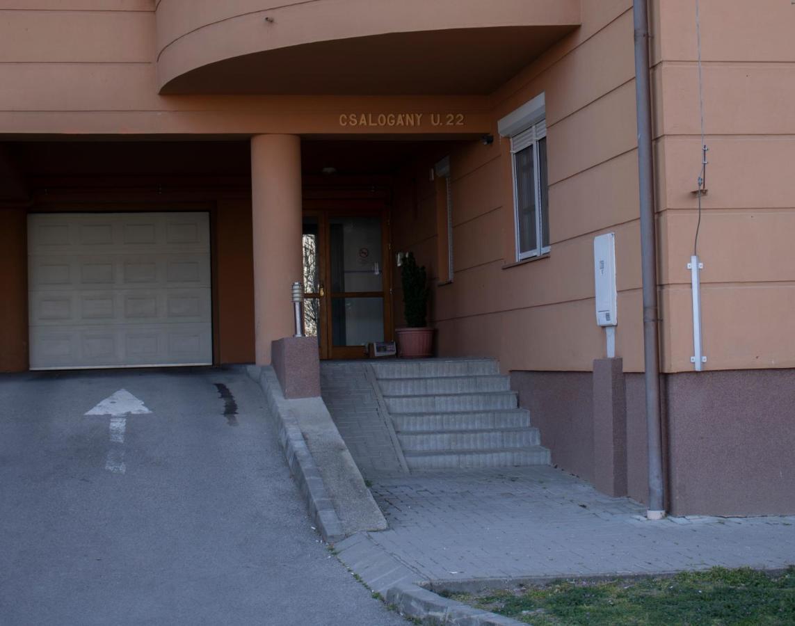 Csalogany Apartman Apartment Szekszard Exterior photo